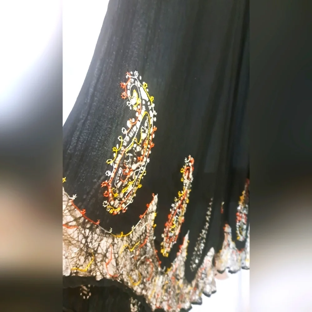 Floral Embroidered Black Dress - Picture 4 of 8